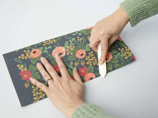 Tạo nếp gấp cho hộp giấy hình vuông