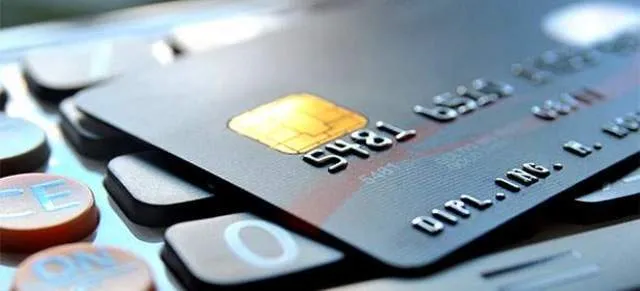 Thẻ nhựa dập nổi