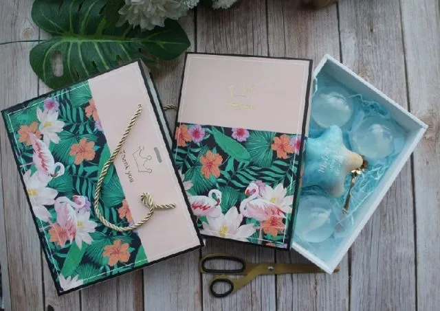 Thiết kế ấn tượng cho túi giấy để đựng quà