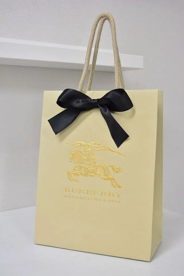 Thiết kế túi giấy cần quan tâm tone có hài hòa không