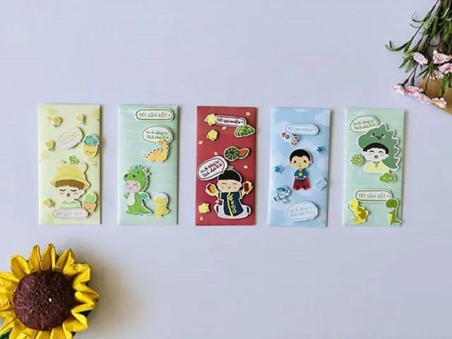 Bao lì xì được trang trí bằng sticker độc đáo