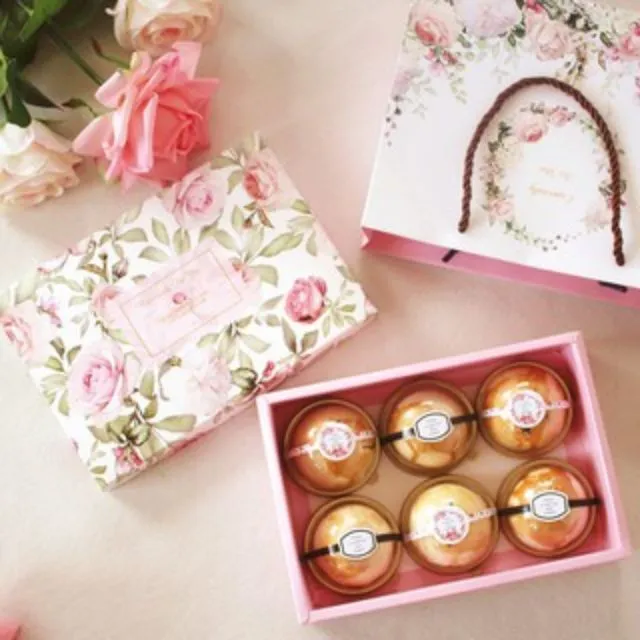 Túi giấy đựng quà trung thu trang nhã, tinh tế, đồng nhất từ sản phẩm đến túi và hộp đựng