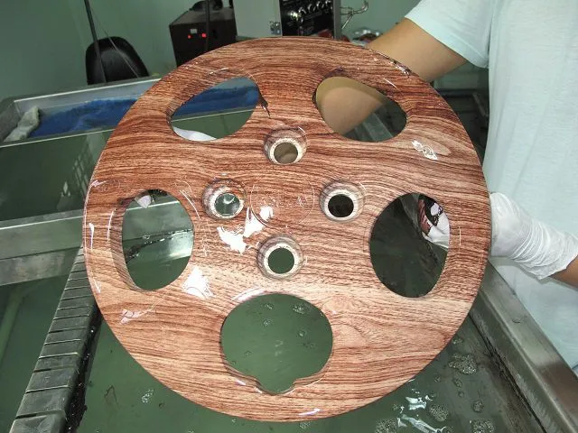 Xử lý bề mặt bằng film hydrographics